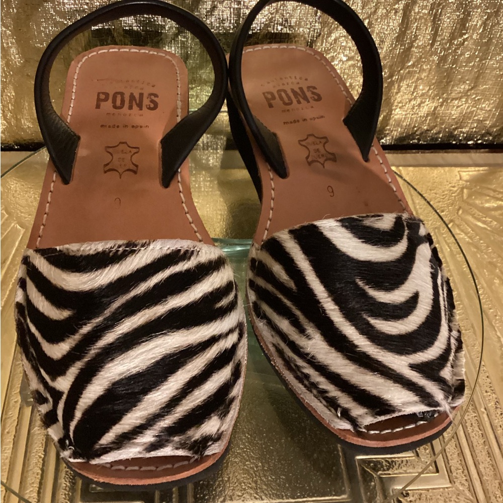 Pons Avarcas zebra calf hair sandals
Like new
